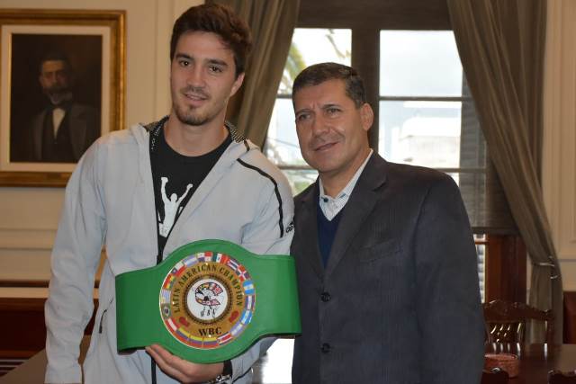 EL GOBERNADOR SERGIO CASAS RECIBIÓ A BOXEADOR RIOJANO RADICADO EN EE.UU - foto  1