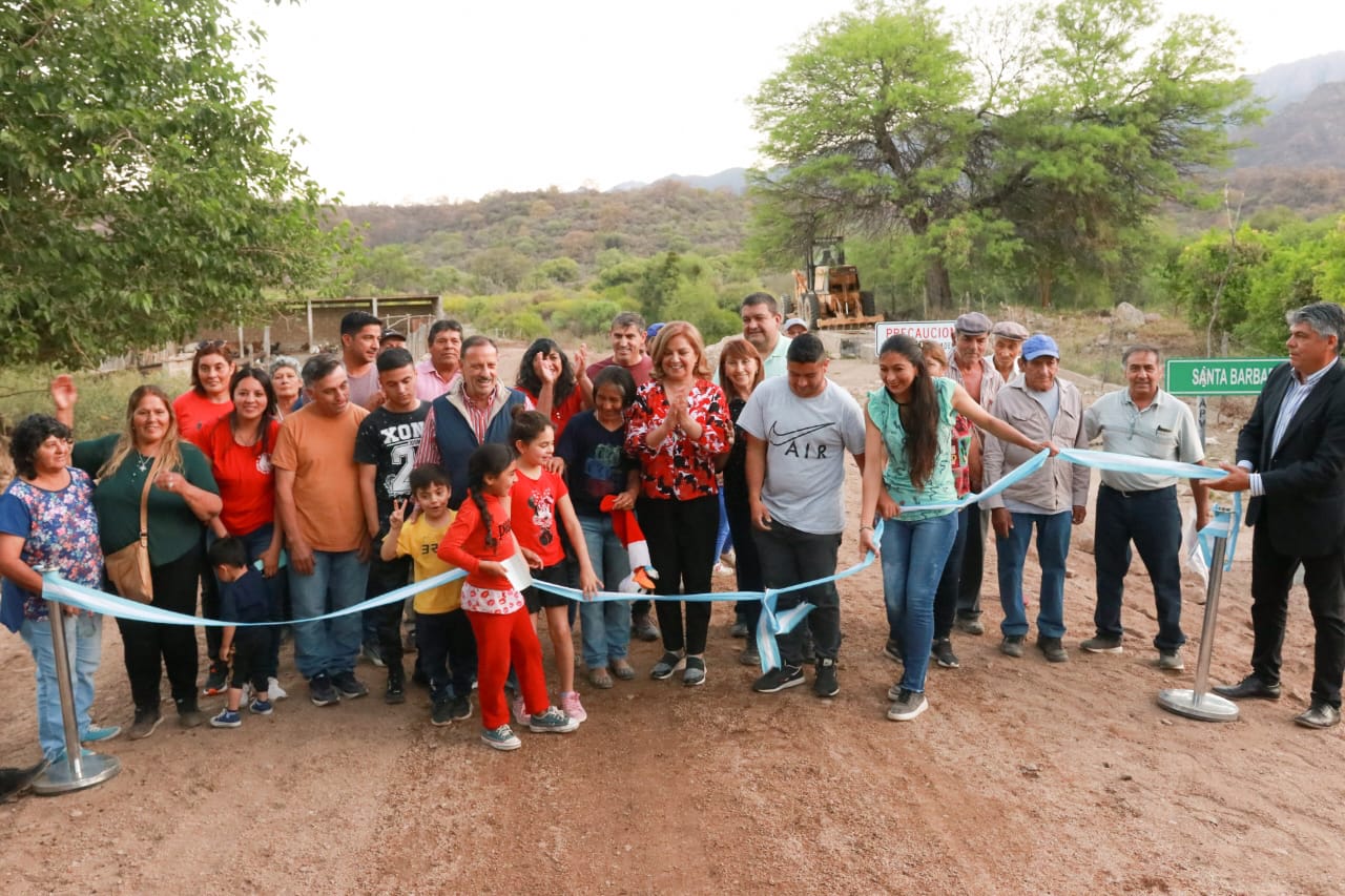 Quintela habilitó el camino rural entre las localidades de Santa Lucía y Santa Bárbara, en Chamical, reduciendo distancias y aumentando la seguridad vial - foto  1