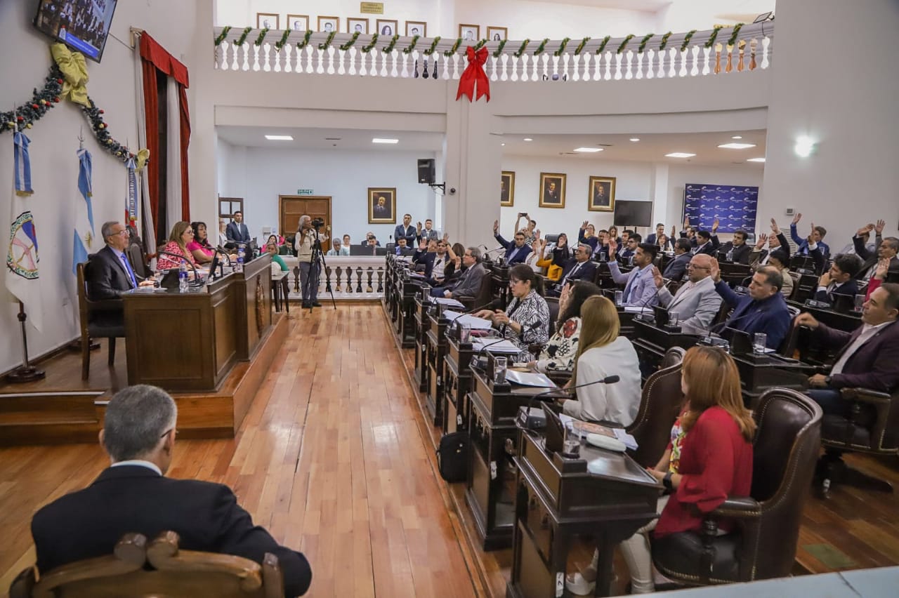 Por unanimidad Diputados aprobaron prorroga del presupuesto de la Administración Publica - foto  1